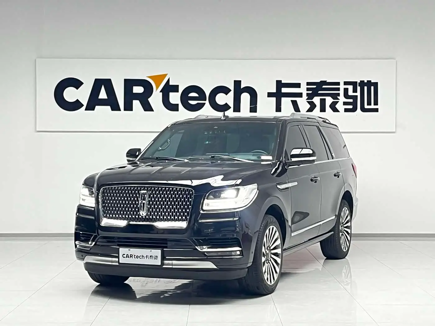 Lincoln Navigator 2023 — Фото 1/20