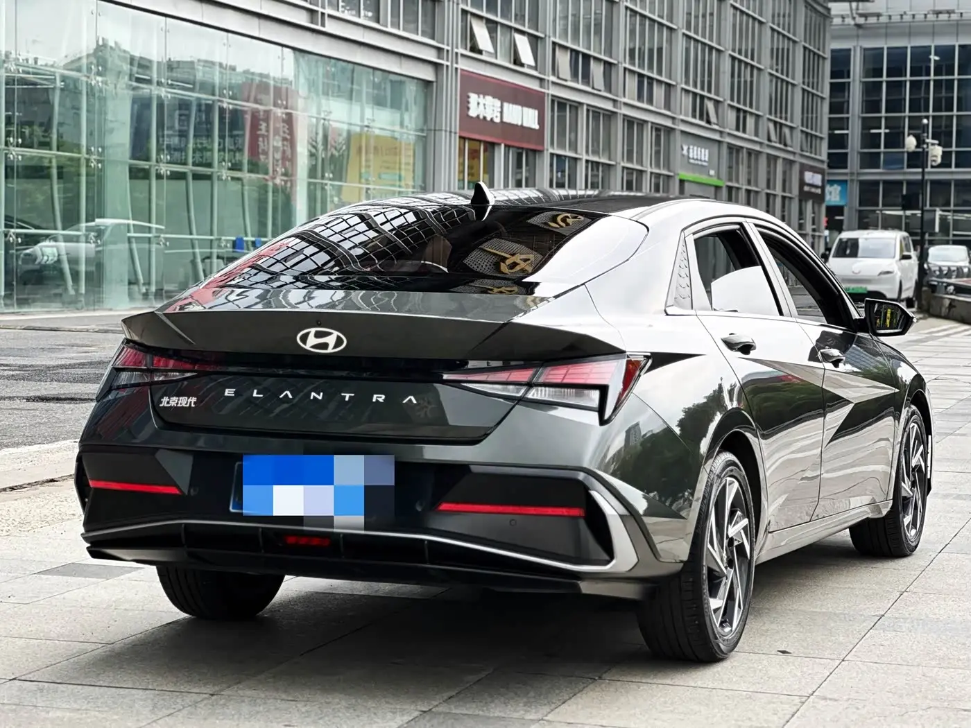Hyundai Elantra 2025 — Фото 6/16