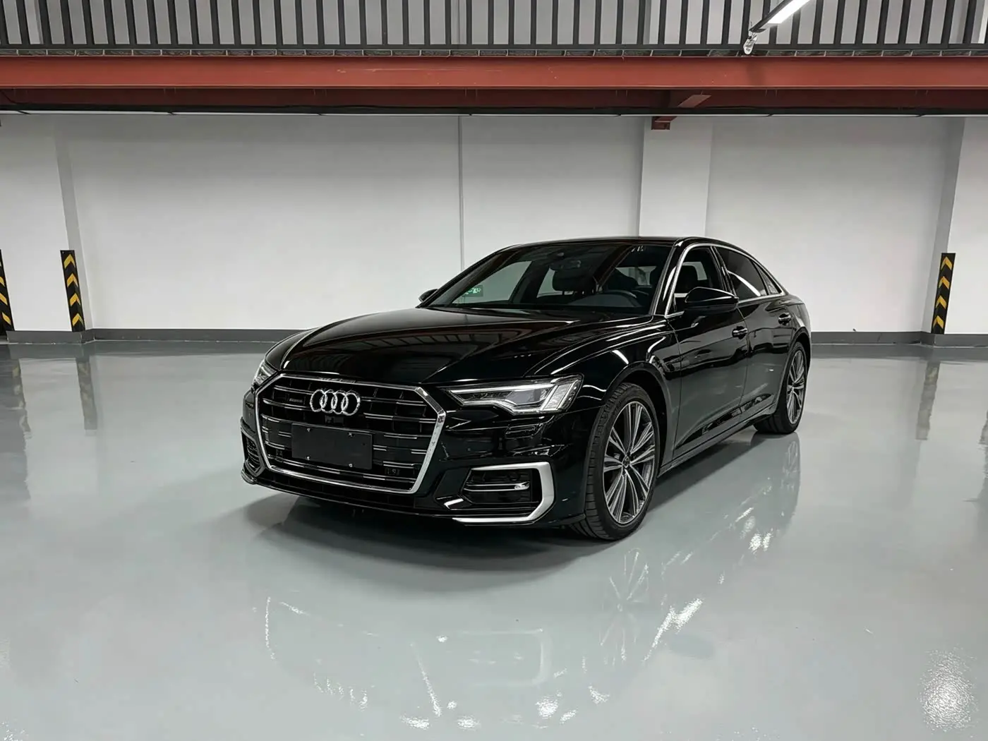 Audi A6L 2024 — Photo 1/15