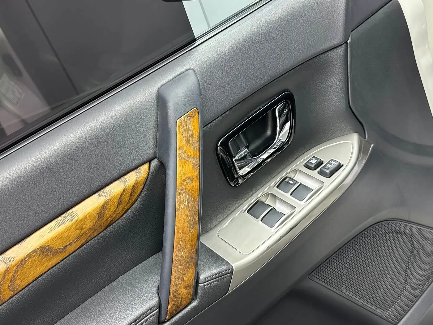 Mitsubishi Pajero 2018 — Фото 8/20