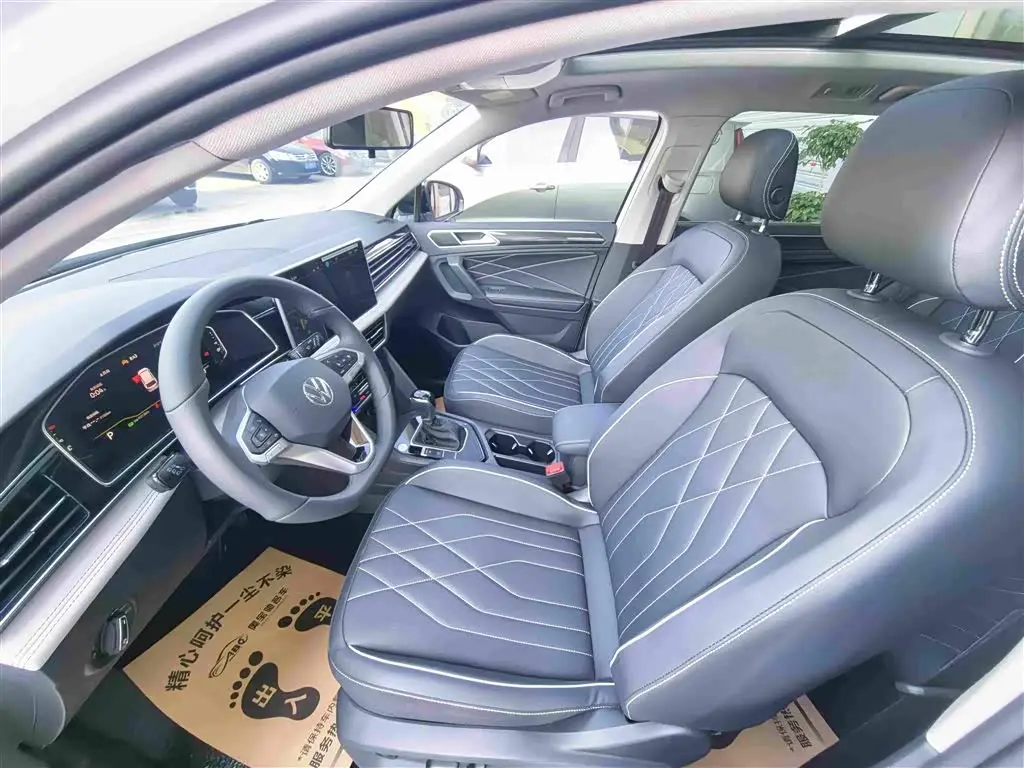 Volkswagen Tiguan L 2025 — Photo 4/15