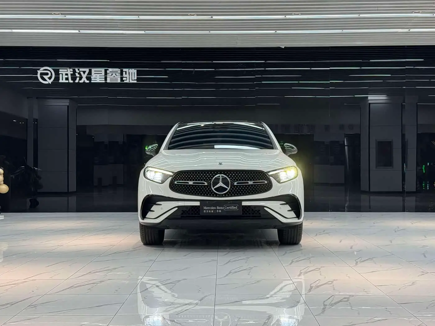 Mercedes-Benz GLC Coupe 2025 — Photo 2/14