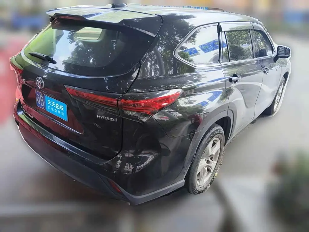 Toyota Highlander 2022 — Photo 2/13