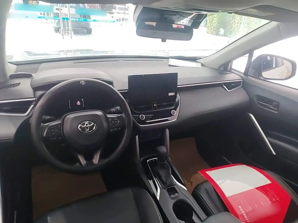 Toyota Corolla Cross 2024 — ფოტო 16/20