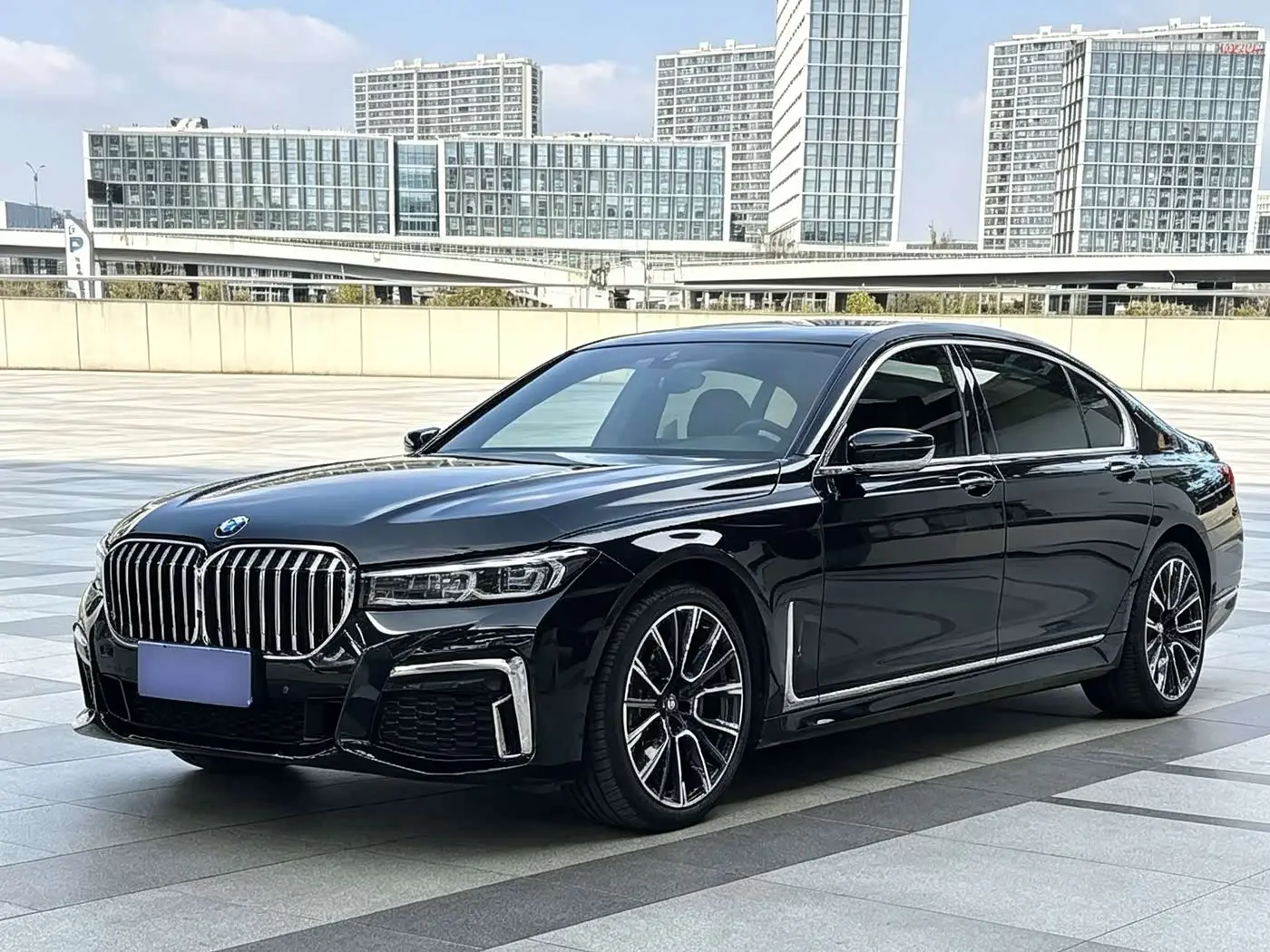 BMW 7 Series 2020 — Photo 1/10