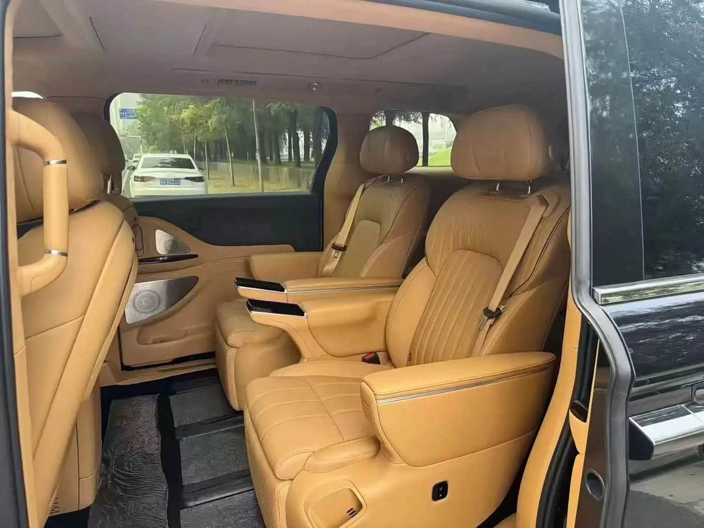 Voyah Auto Voyah Dreamer 2024 — Photo 6/9