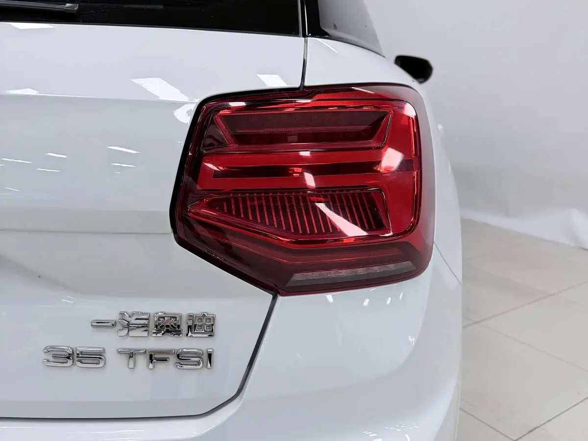 Audi Q2L 2023 — Фото 9/20