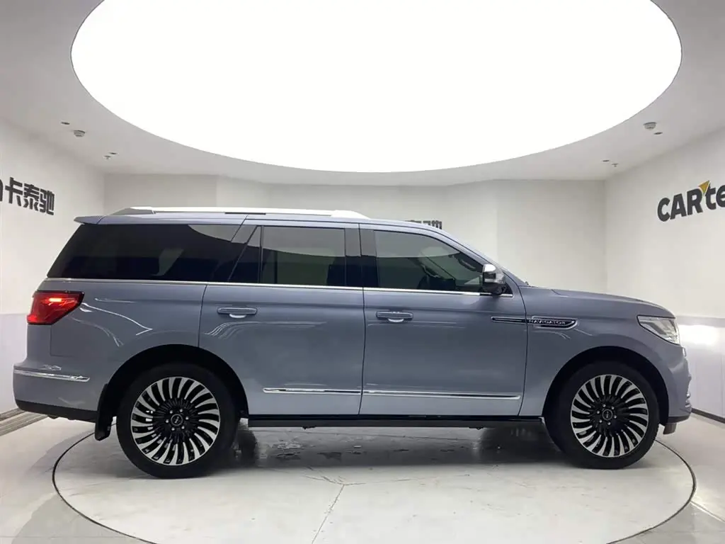 Lincoln Navigator 2023 — Фото 4/20