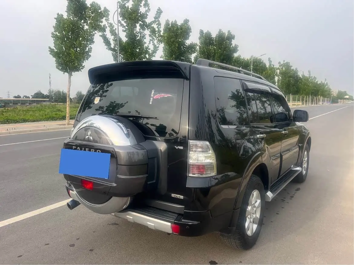 Mitsubishi Pajero 2016 — ფოტო 8/8