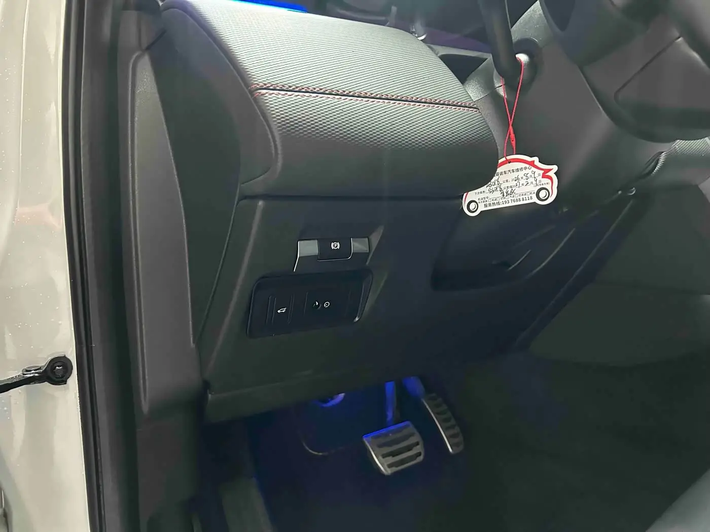 Land Rover Discovery Sport 2020 — Фото 13/20