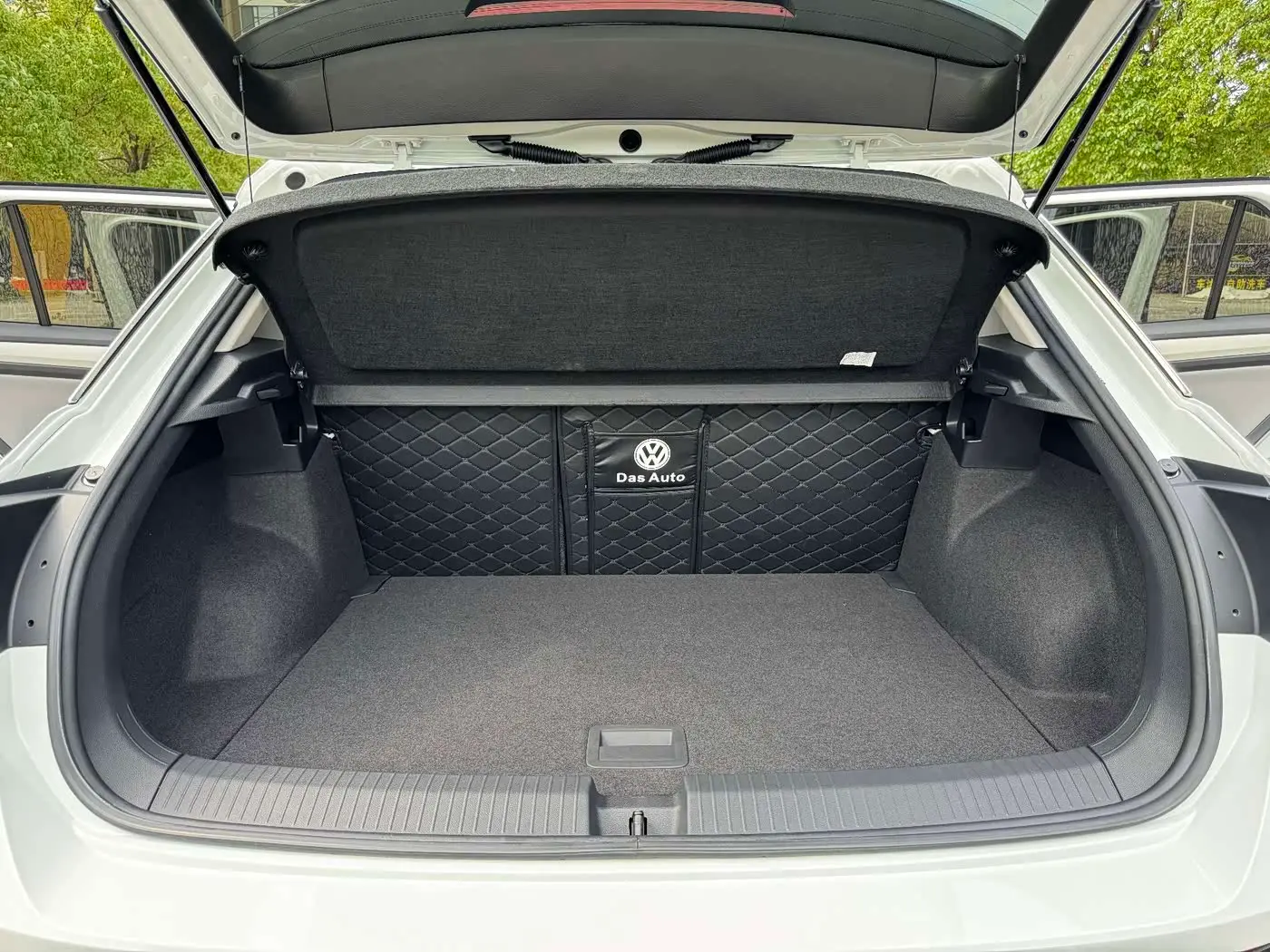Volkswagen T-ROC 2023 — Photo 13/20