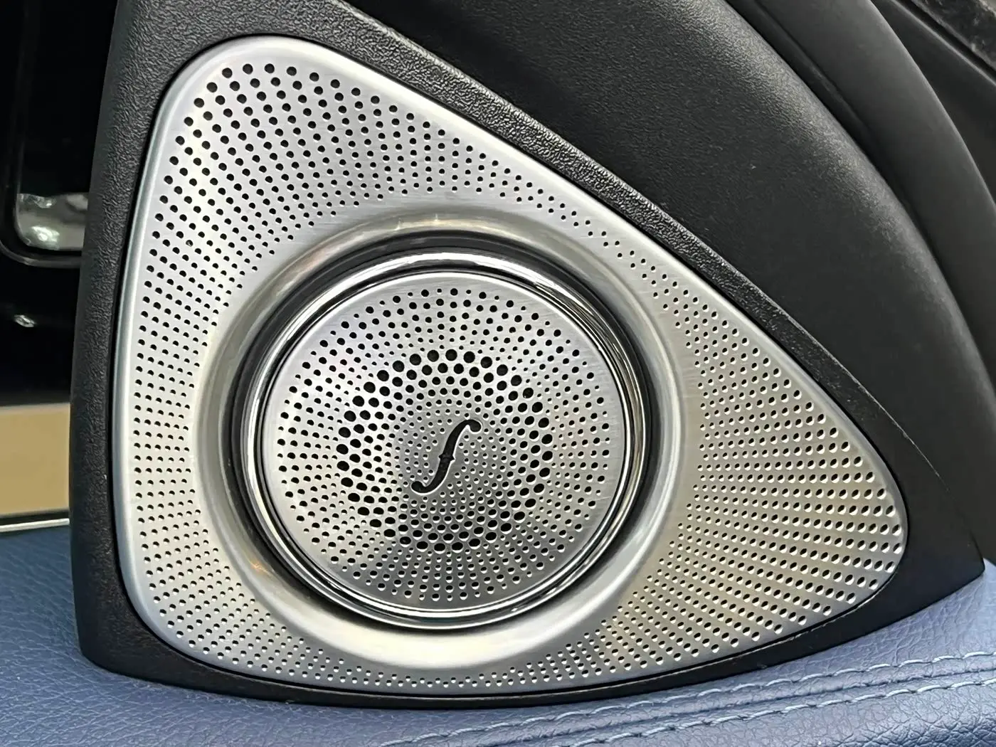 Mercedes-Benz E-Class 2022 — Photo 13/20