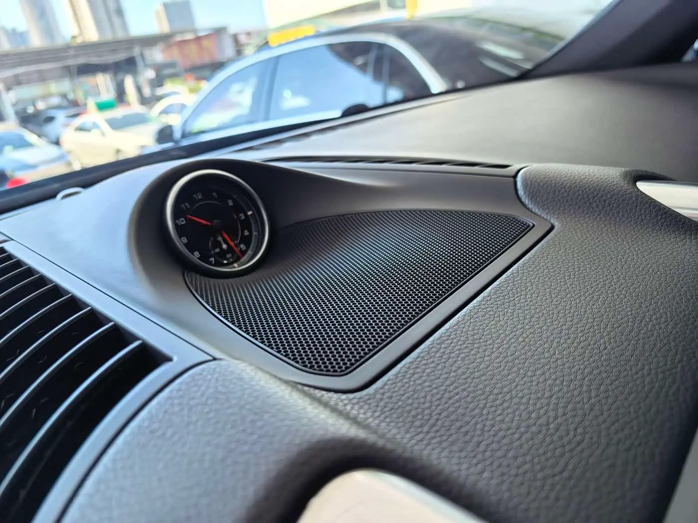Porsche Cayenne 2017 — Photo 9/16