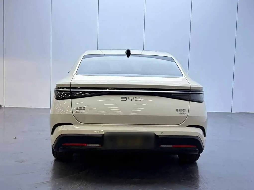 BYD Seal 07 DM-i 2025 — Photo 5/10