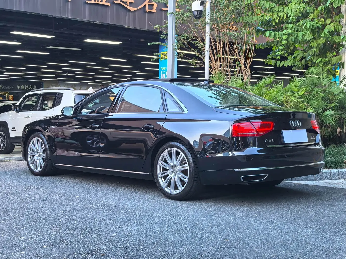 Audi A8 2012 — Photo 6/20