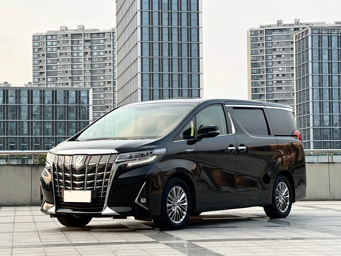 Toyota Alphard 2021 — Photo 1/20