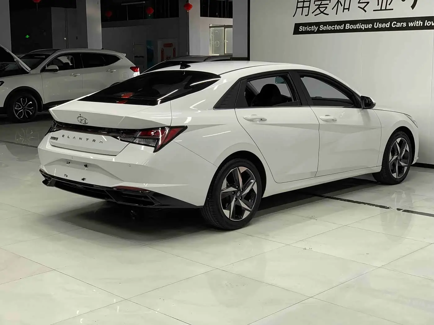 Hyundai Elantra 2022 — Фото 6/10