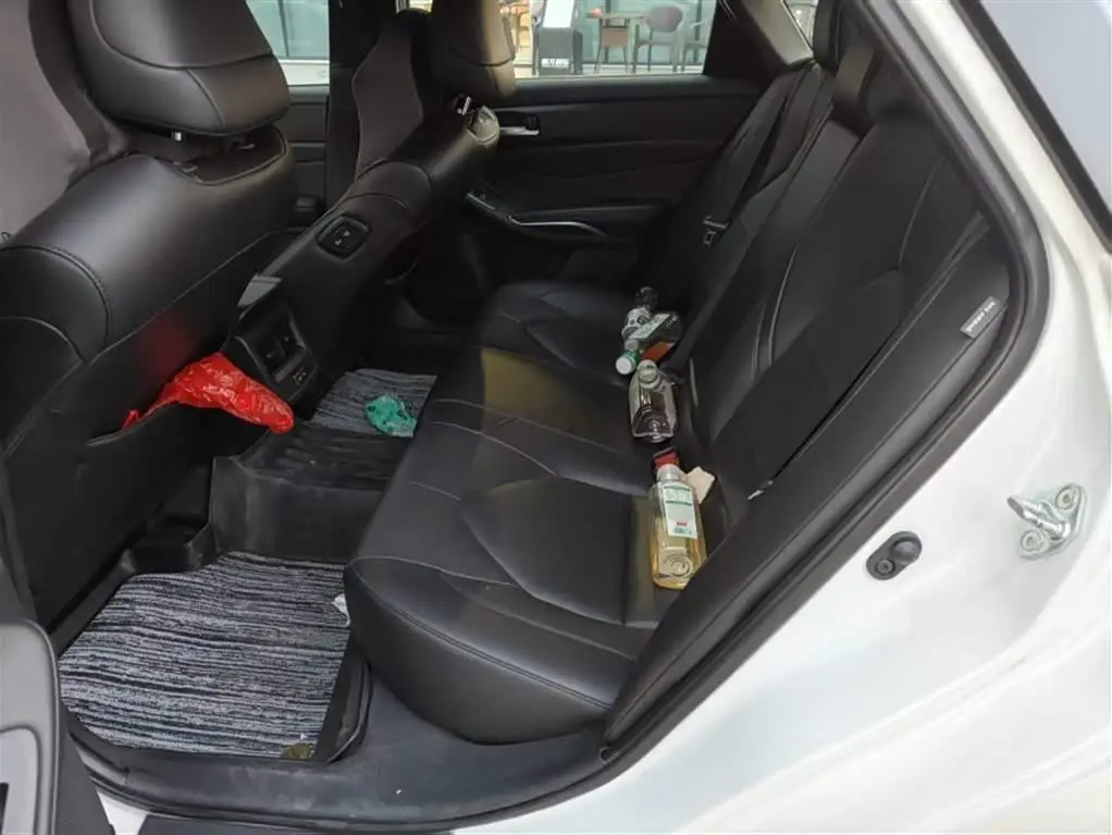 Toyota Avalon 2023 — Photo 5/9