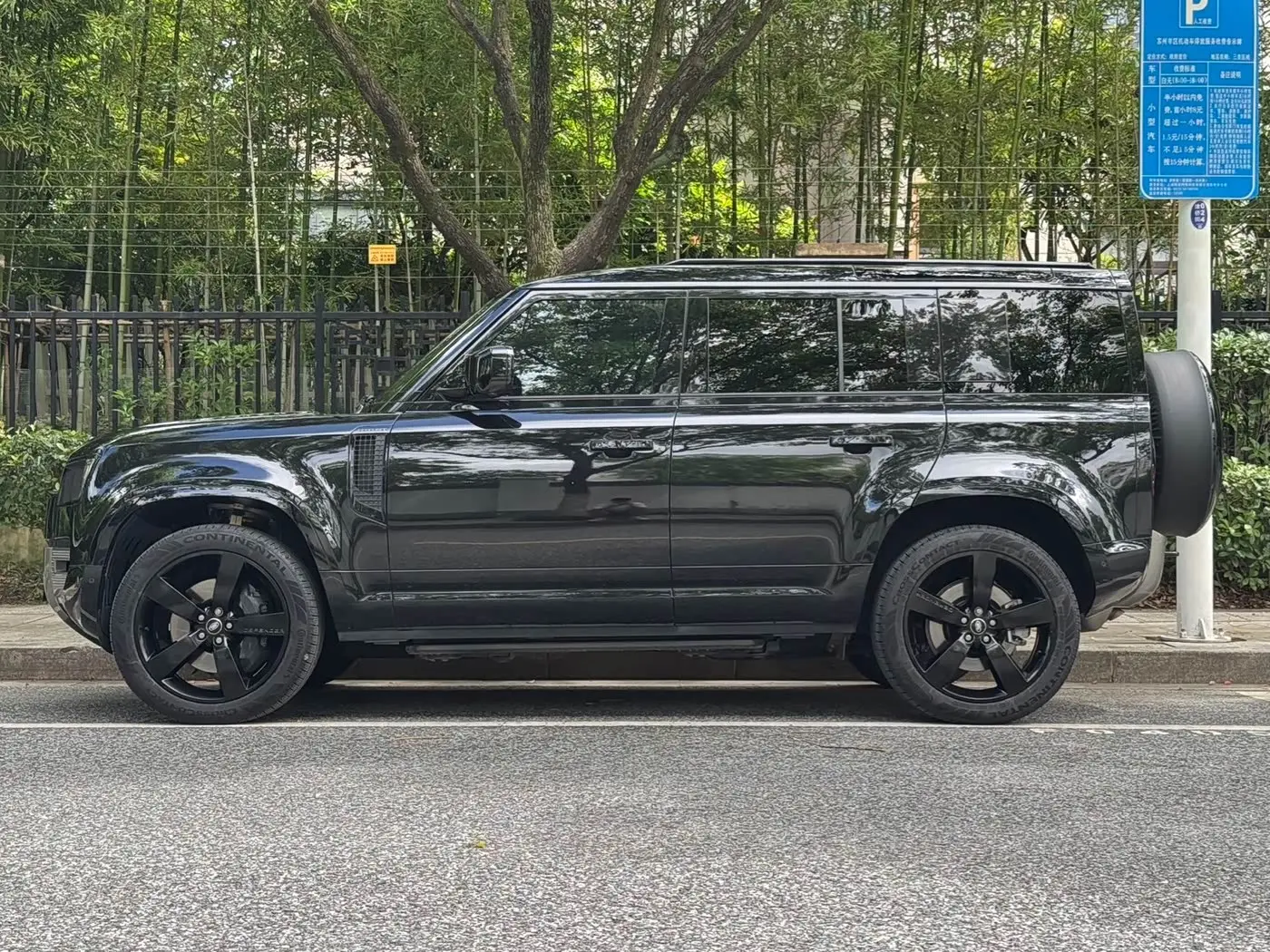 Land Rover Defender 2025 — Фото 3/18