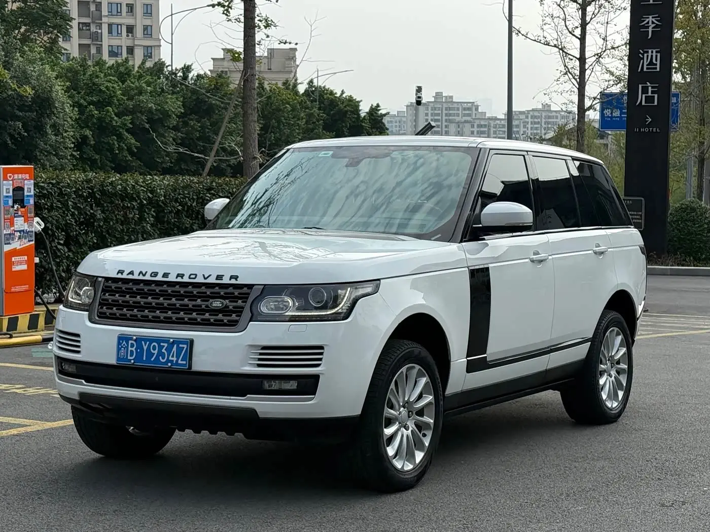 Land Rover Range Rover 2017 — Photo 1/9