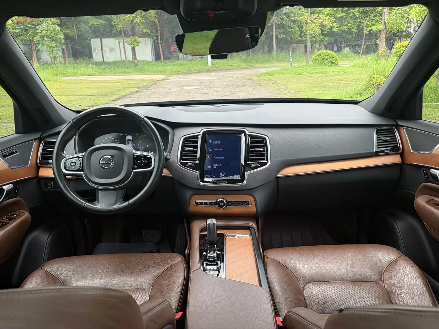 Volvo XC90 2021 — Photo 15/20