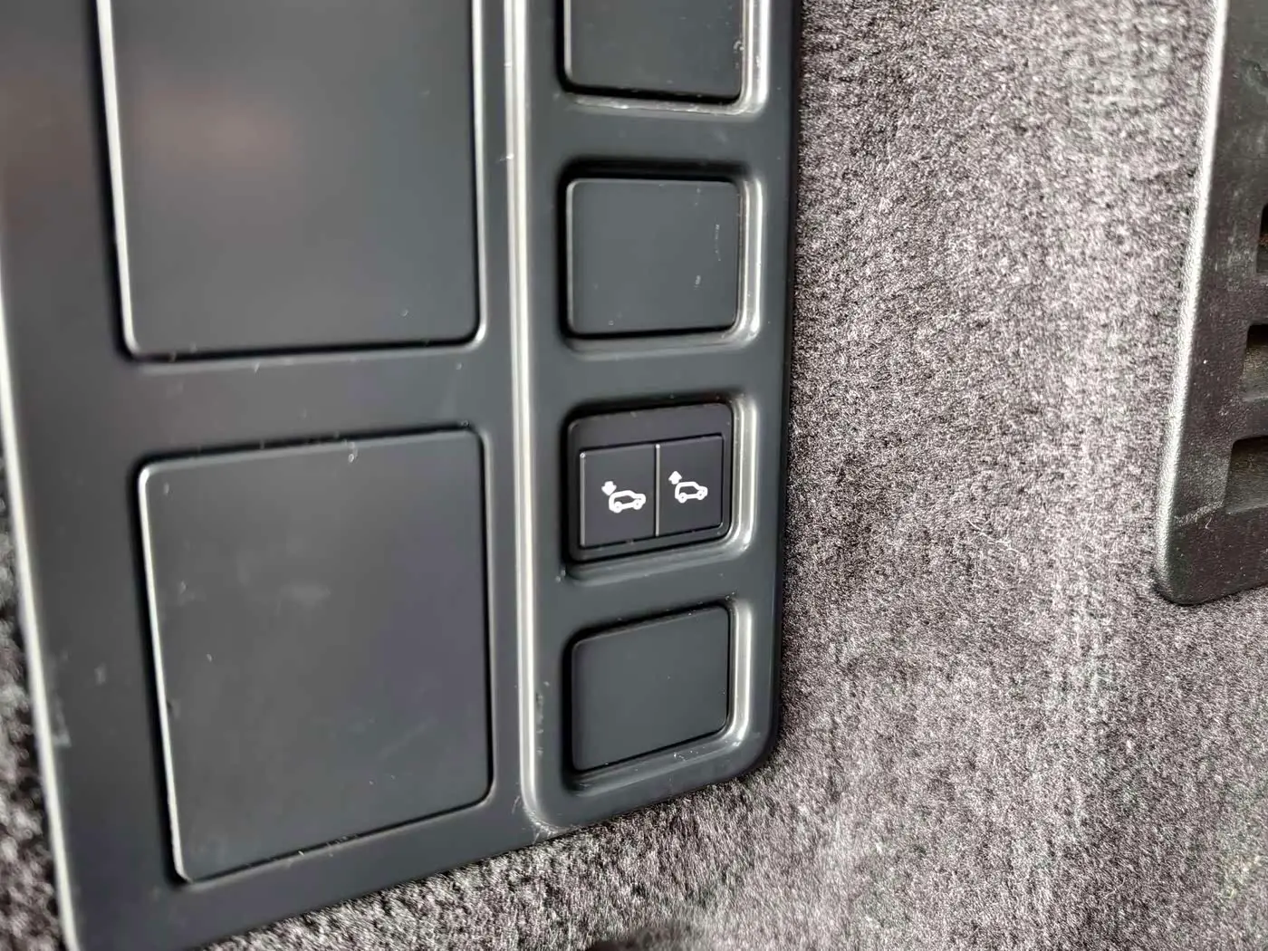 Land Rover Discovery 2020 — Фото 17/20