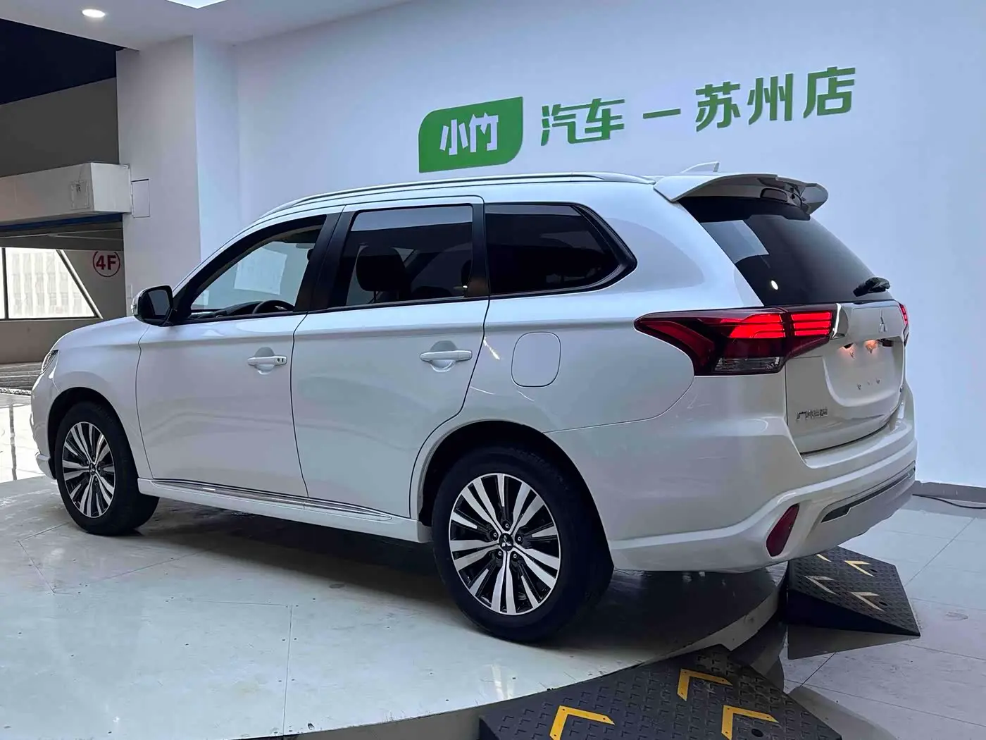 Mitsubishi Outlander 2023 — Фото 4/20