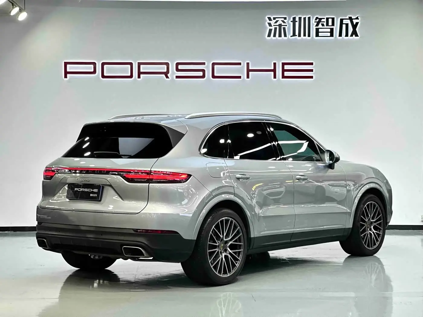 Porsche Cayenne 2022 — Photo 7/20
