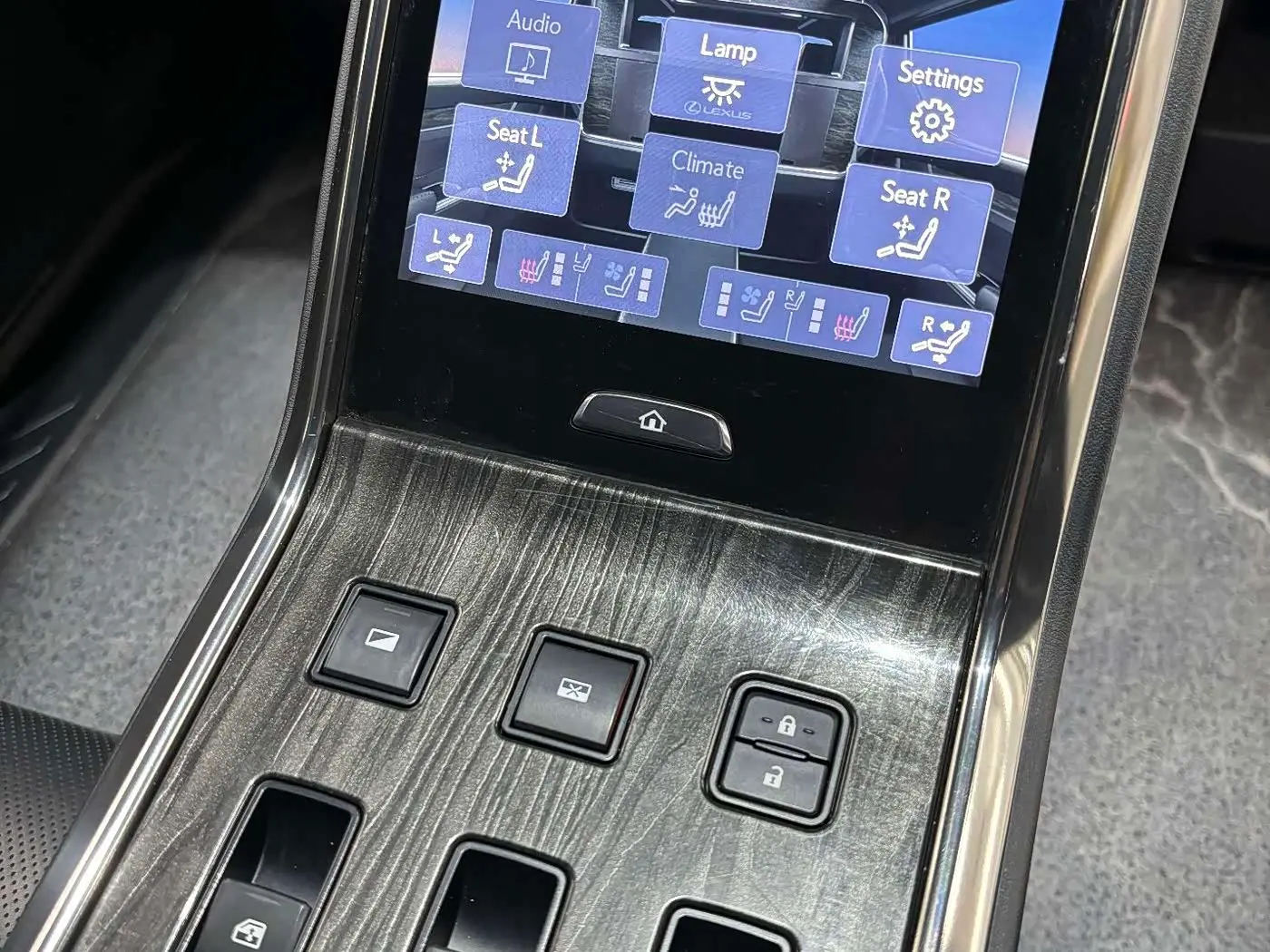 Lexus LM 2022 — Photo 15/15