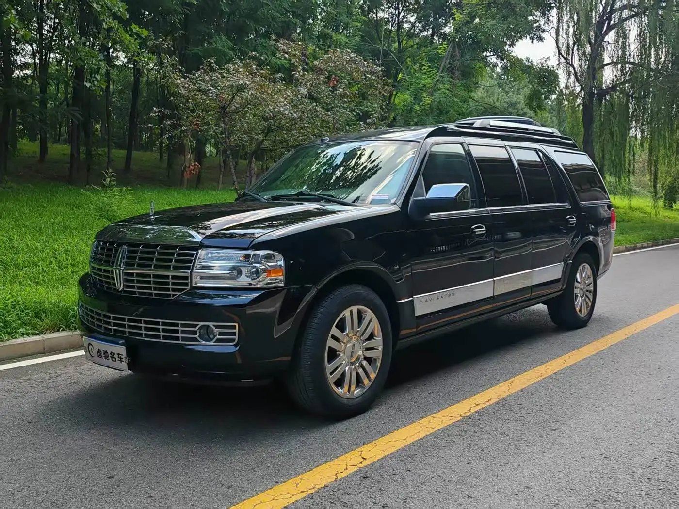 Lincoln Navigator 2013 — Photo 1/17