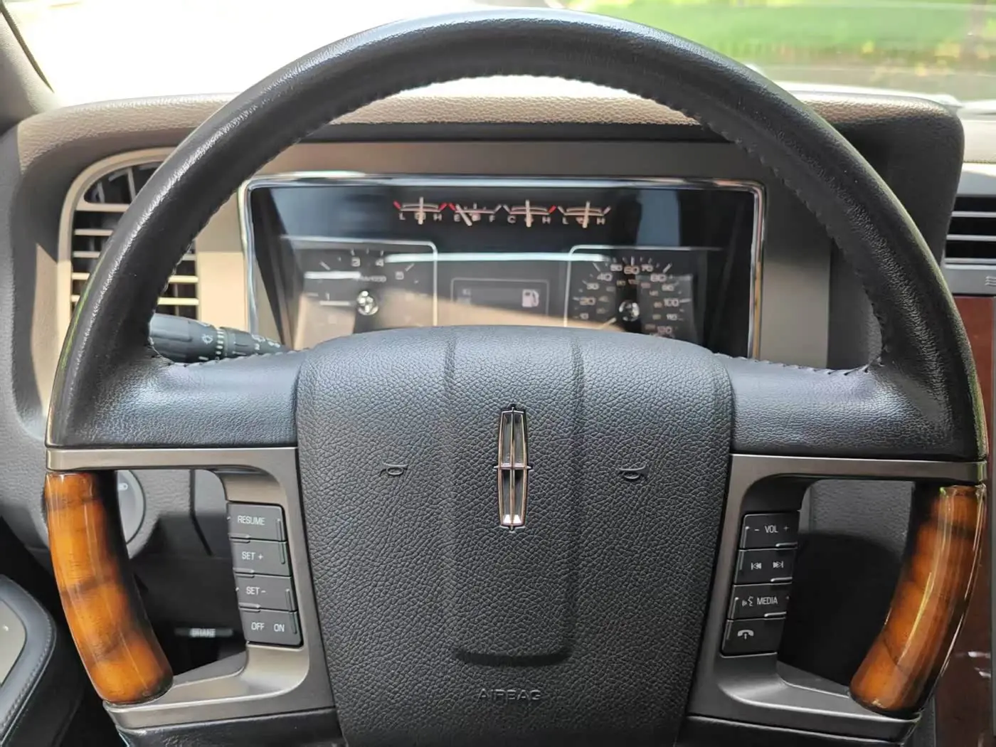 Lincoln Navigator 2013 — Photo 10/17