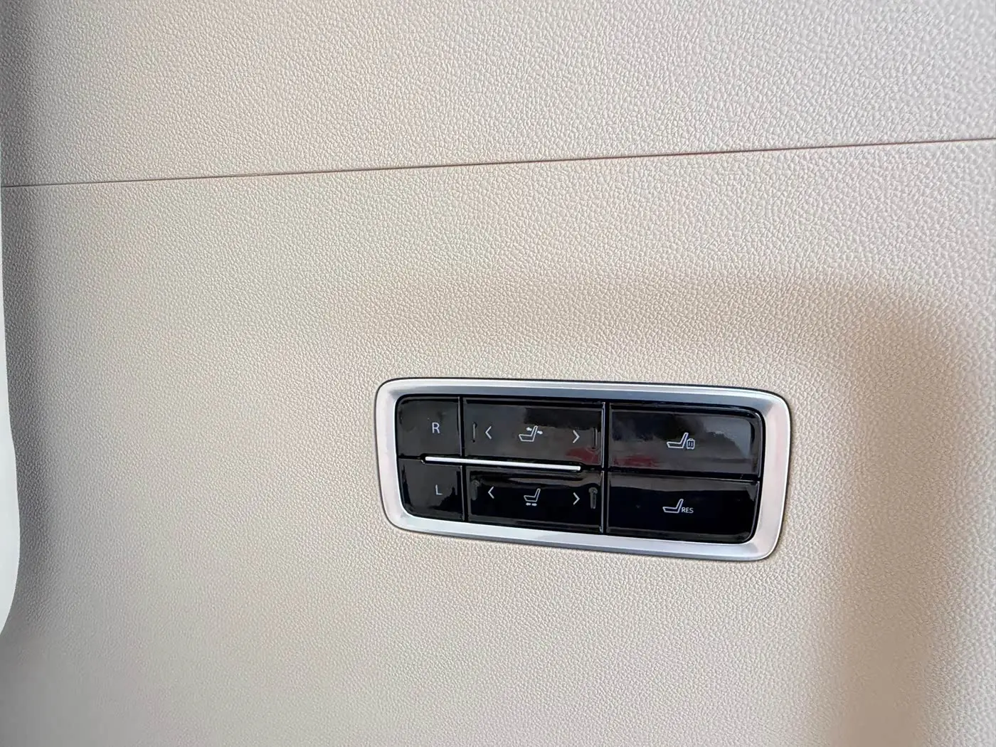 Buick Century 2023 — Photo 8/20