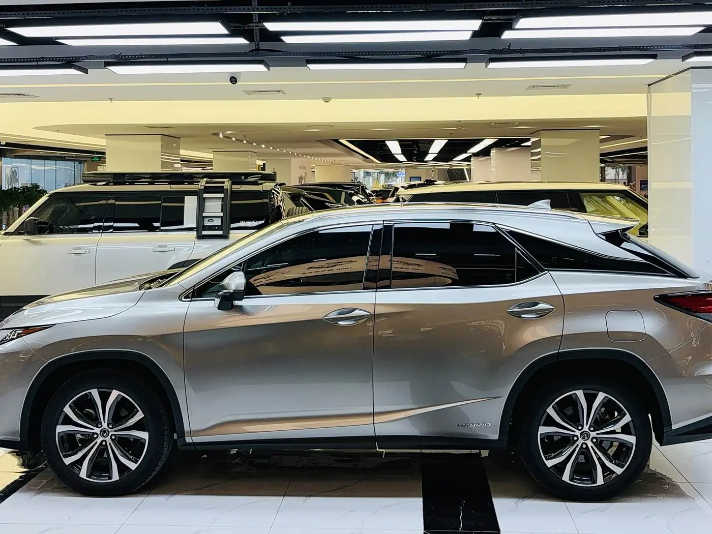 Lexus RX 2019 — Photo 3/20