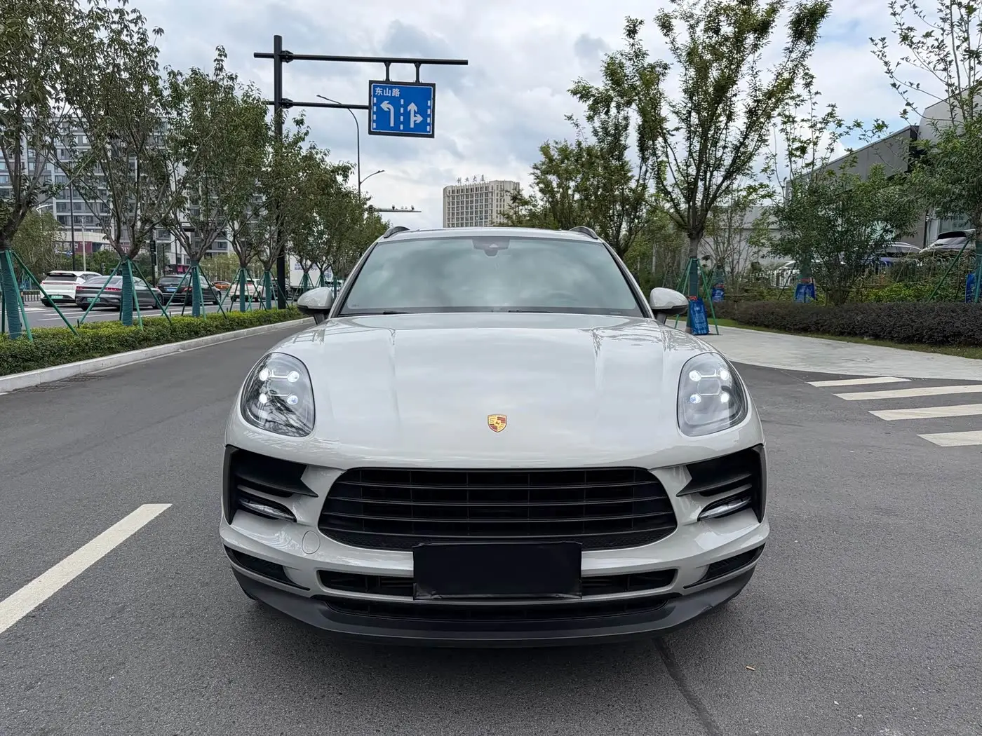 Porsche Macan 2020 — Photo 2/15