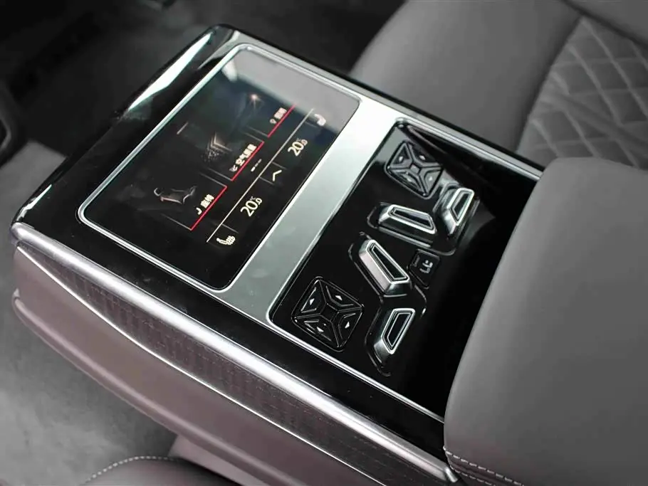 Audi A8 2024 — Photo 12/18