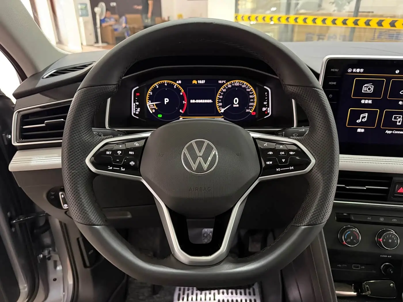 Volkswagen Tiguan L 2023 — Фото 13/19