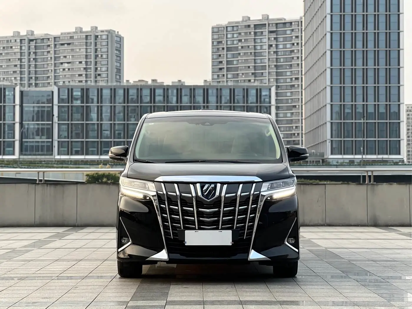 Toyota Alphard 2021 — Photo 2/20