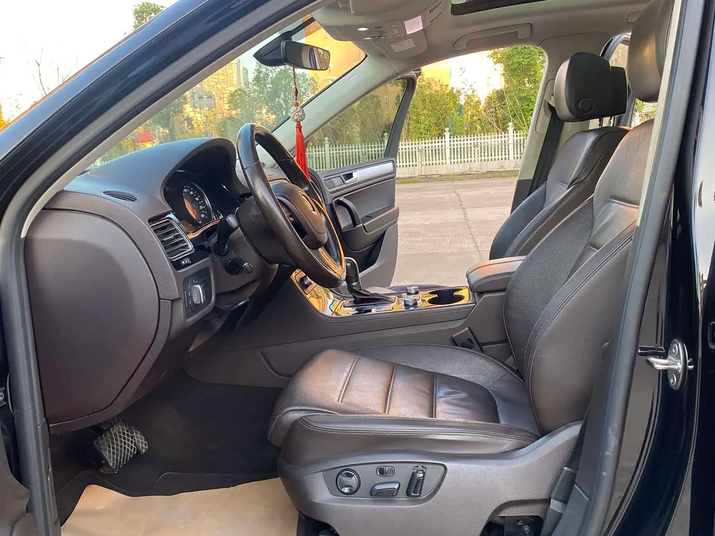 Volkswagen Touareg 2017 — Şəkil 4/9