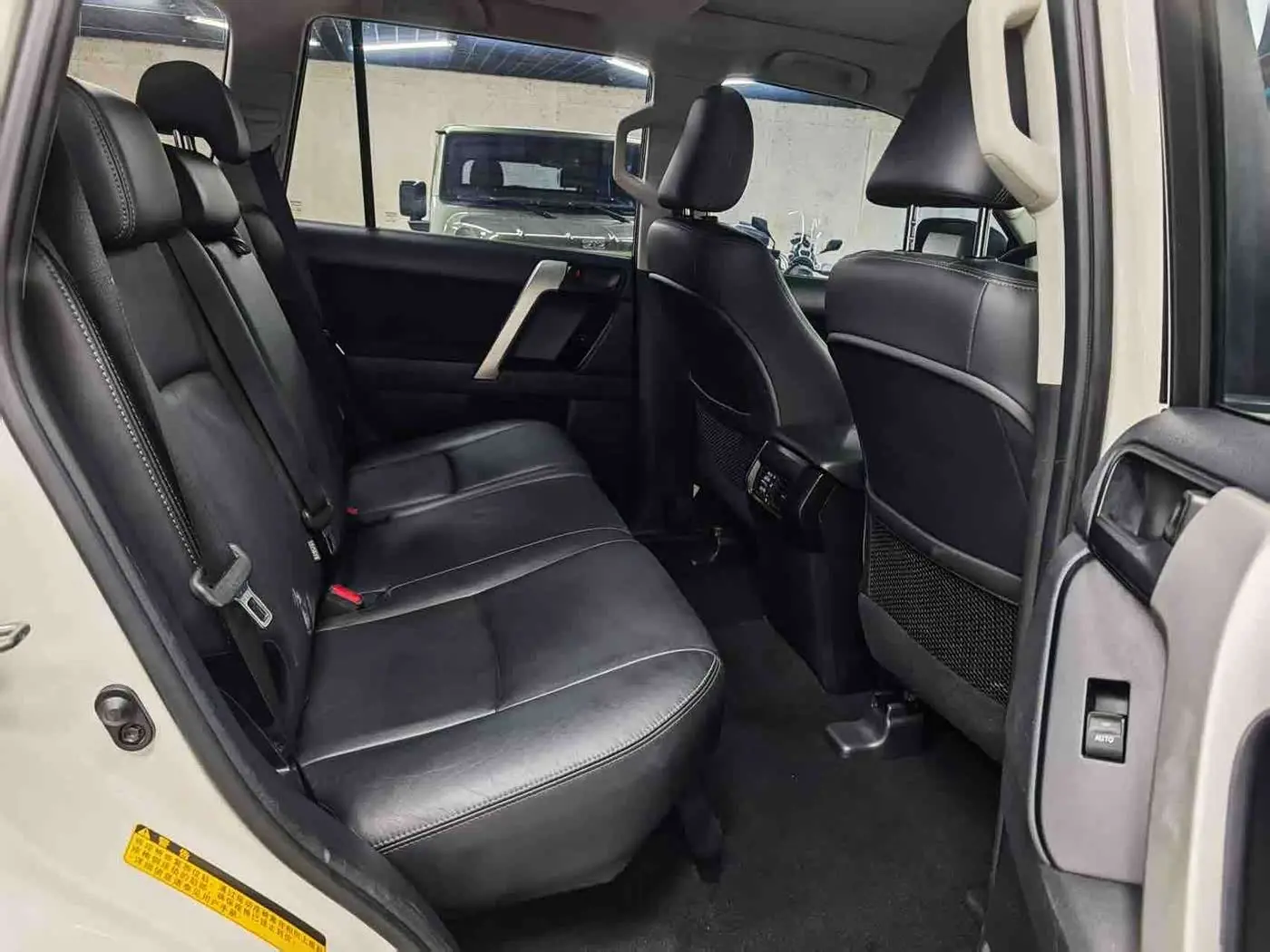Toyota Prado 2017 — Photo 6/10