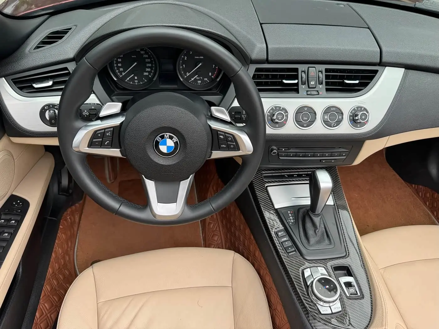 BMW Z4 2011 — Фото 12/20