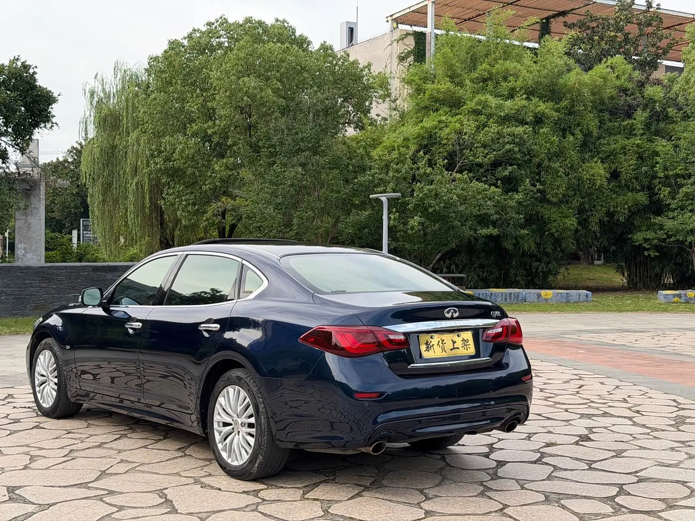 Infiniti Q70 2017 — Photo 11/13