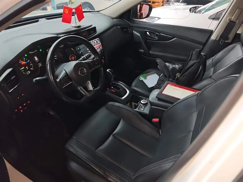 Nissan X-Trail 2018 — Şəkil 15/20