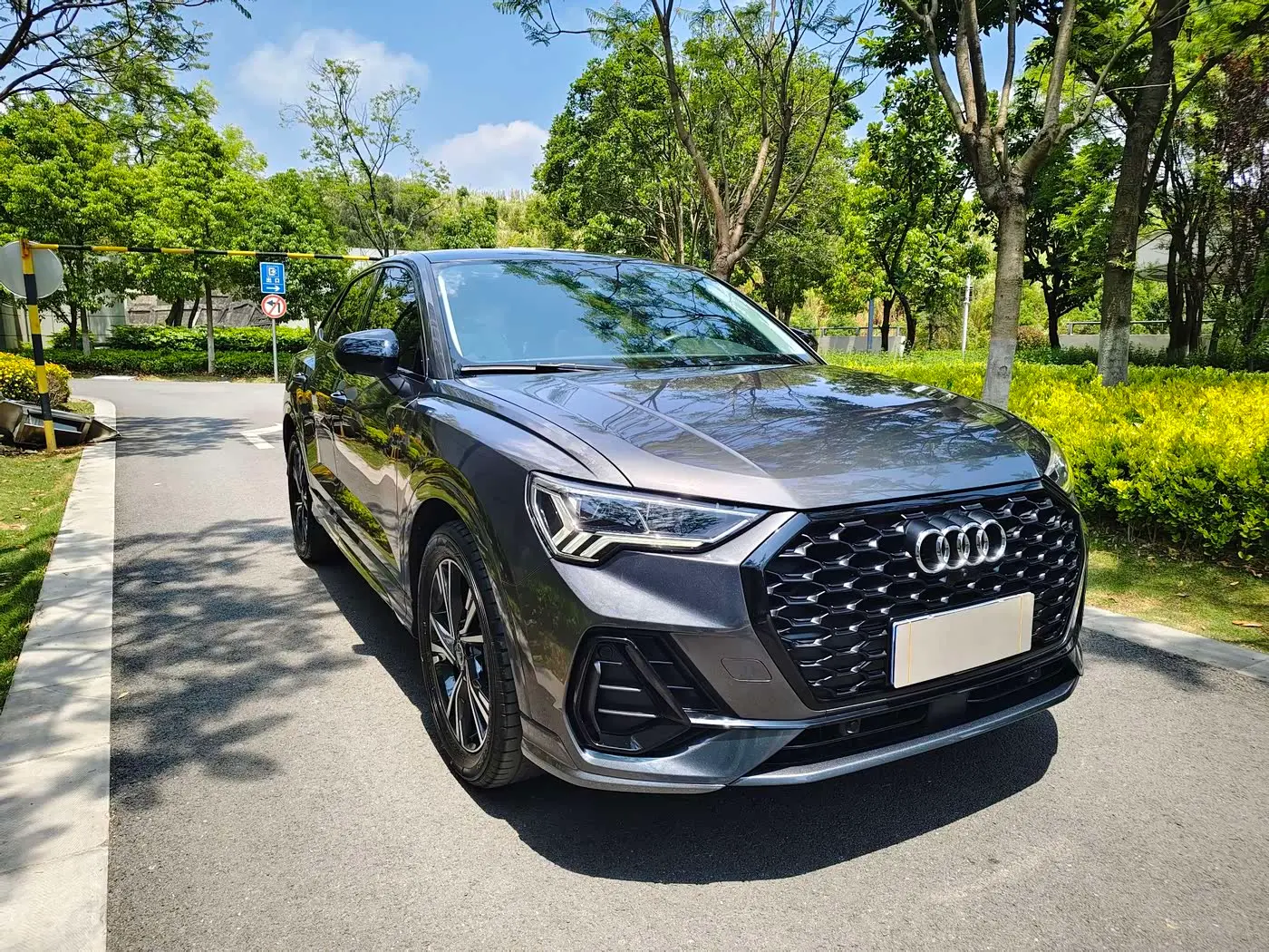 Audi Q3 Sportback 2022 — Фото 3/13