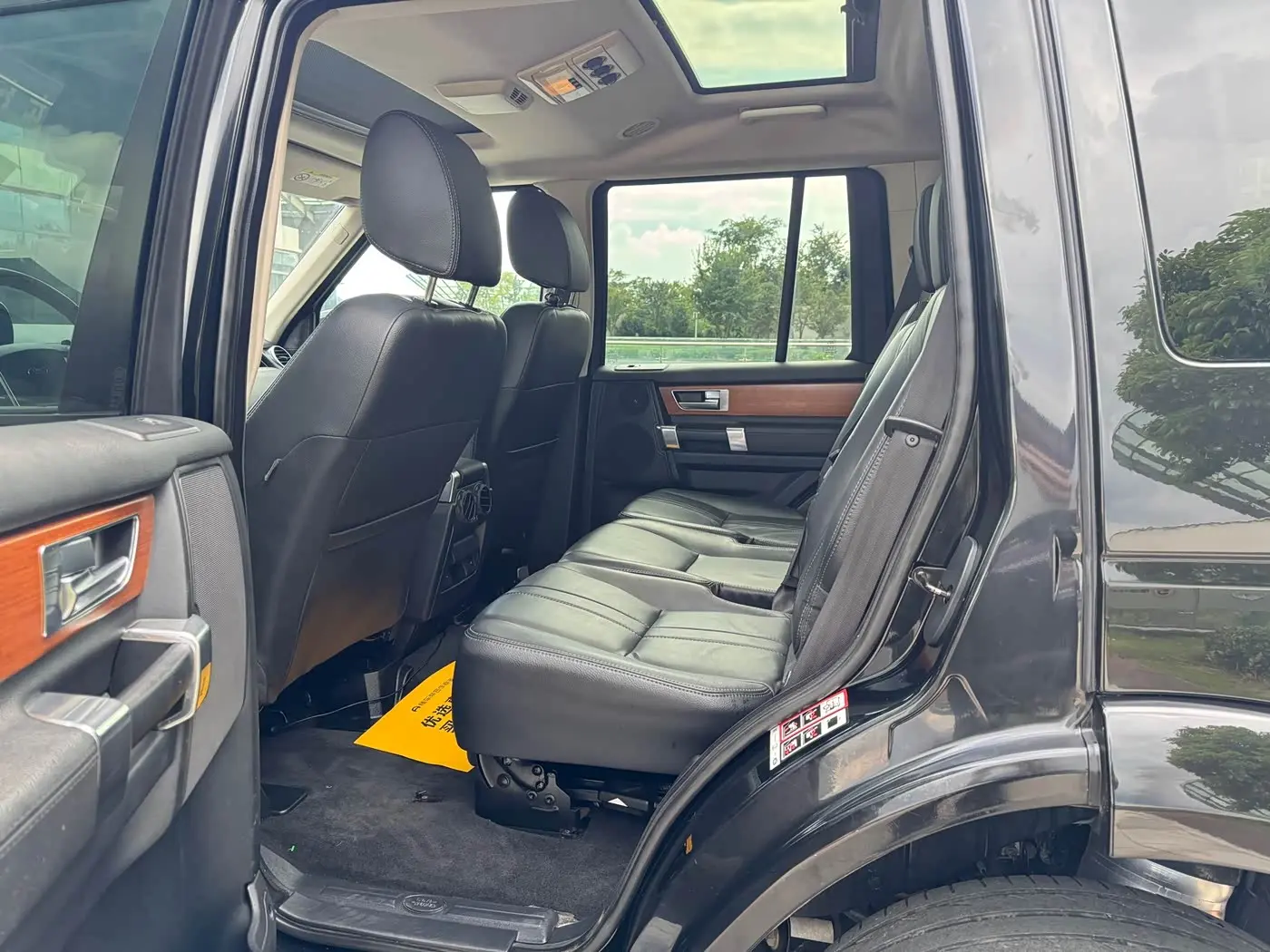 Land Rover Discovery 2015 — Photo 10/19