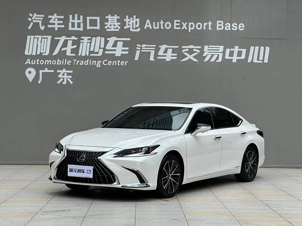 Lexus ES, 2022