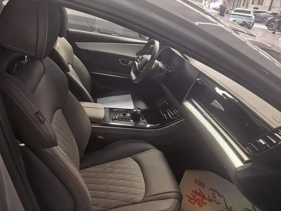 BYD Han 2025 — Photo 8/16