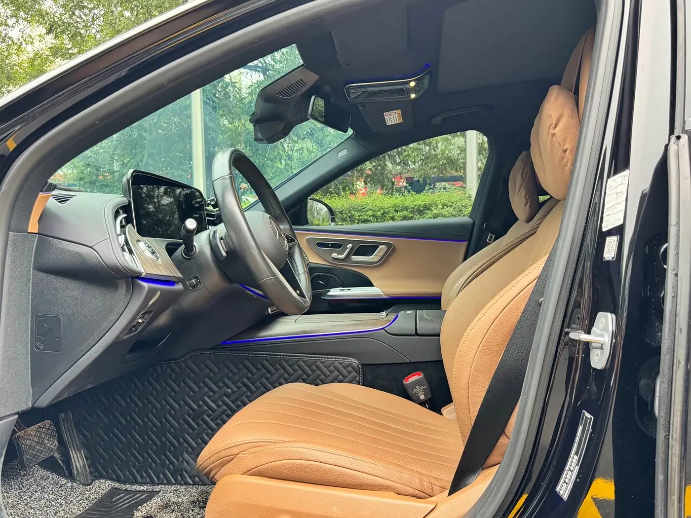 Mercedes-Benz E-Class 2024 — Photo 8/20