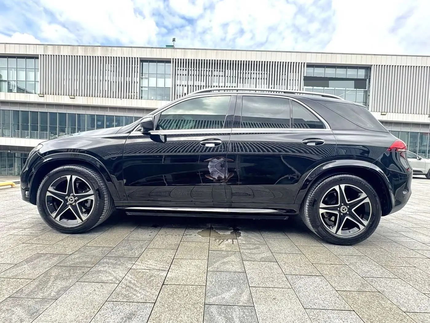 Mercedes-Benz GLE 2023 — Photo 11/11
