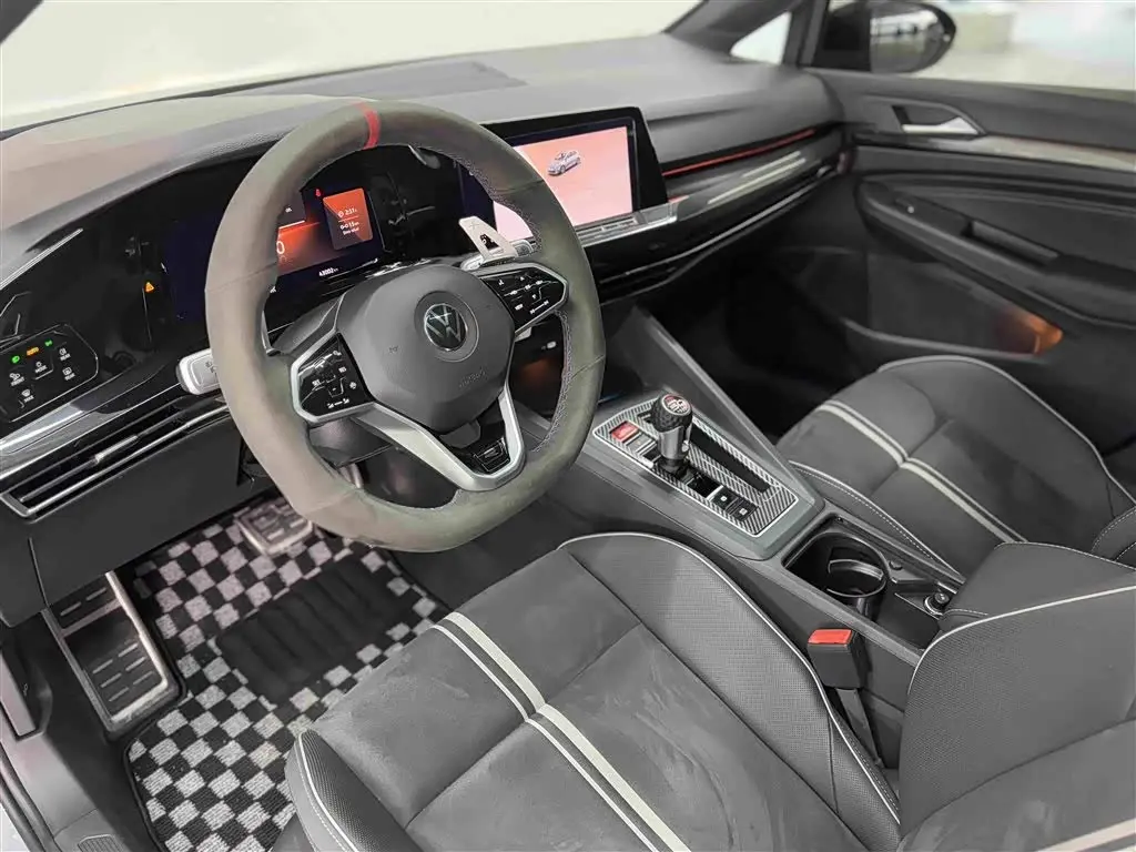 Volkswagen Golf 2023 — Photo 9/17