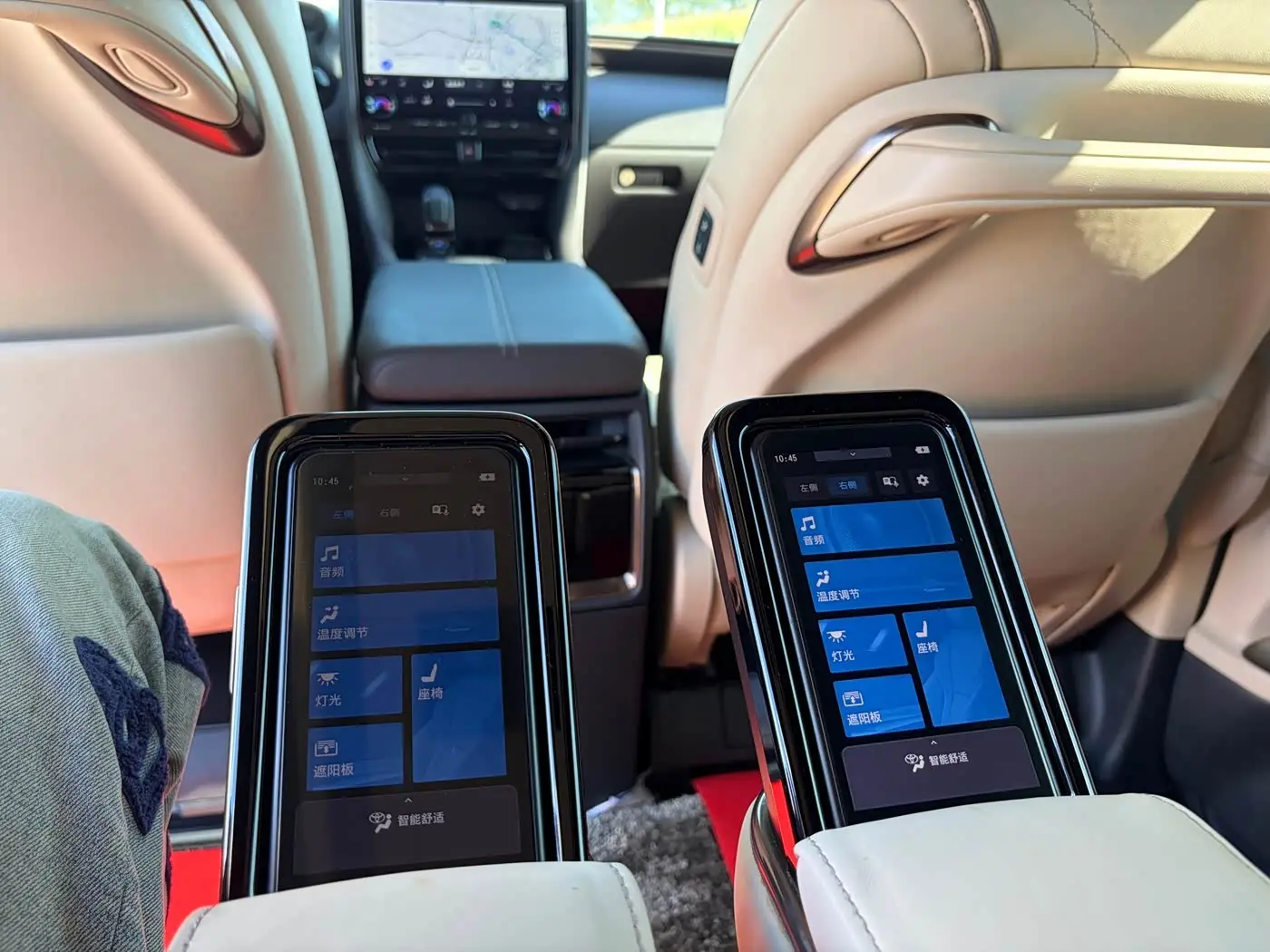 Toyota Alphard 2023 — Photo 13/13
